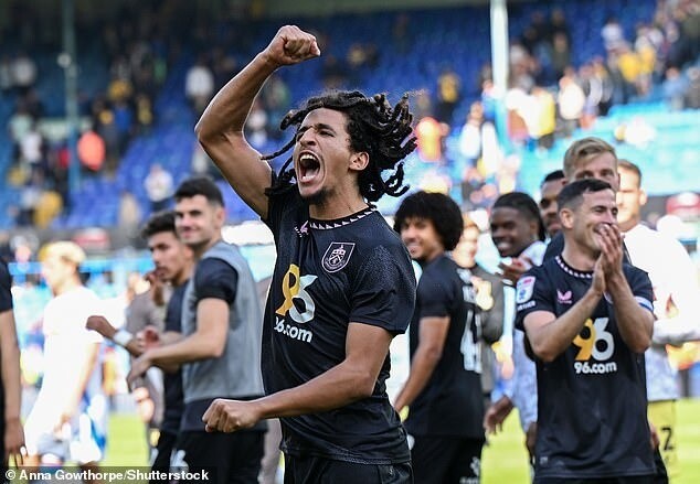 Ханнибал Мейбри подписал контракт с Бернли из Манчестер Юнайтед