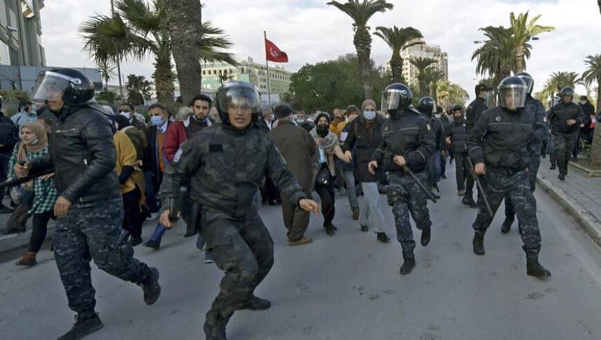 Столкновения в Кайруане продолжаются вторую ночь